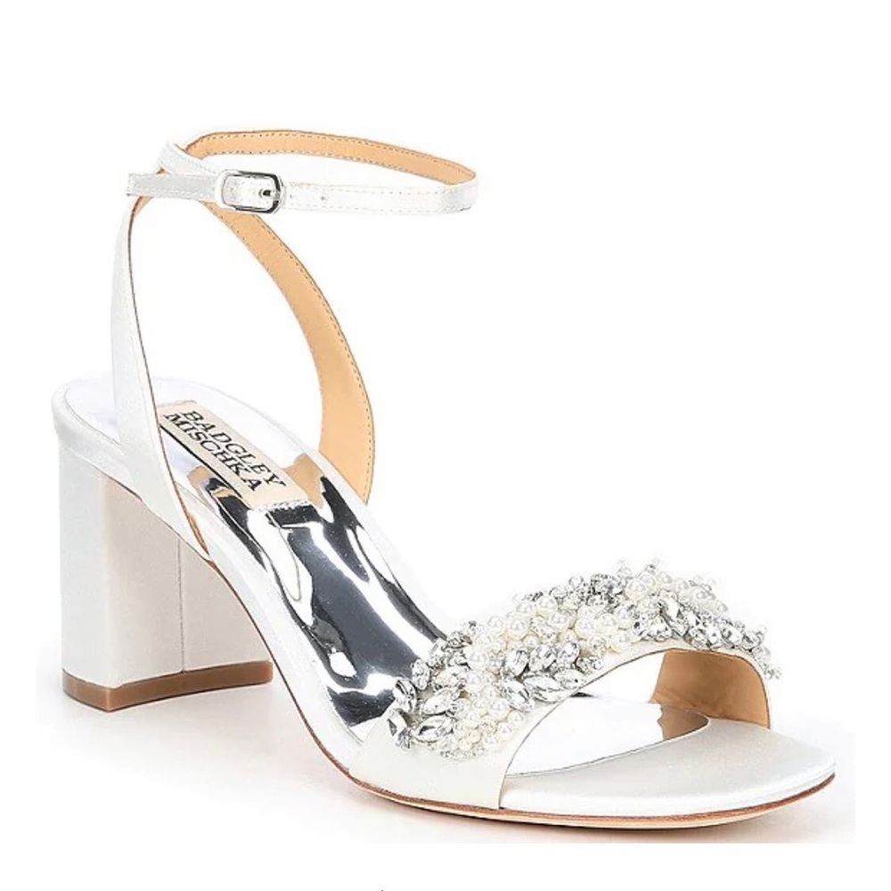 NWT Badgley Mischka Clara white satin heels